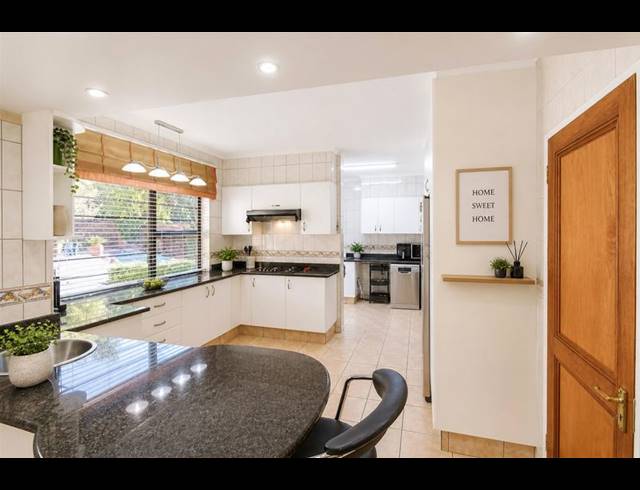5 BEDROOM TOWNHOUSE FOR SALE IN BEDFORDVIEW